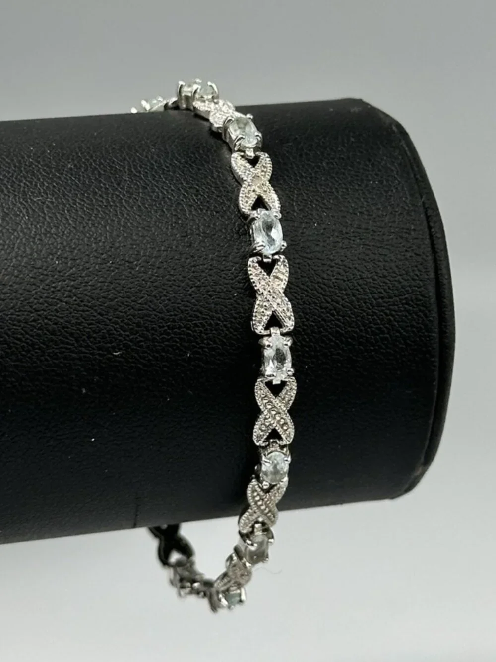 Infinity Link Tennis Bracelet Sterling Silver Blue Oval Stones 8 Grams 7.25”